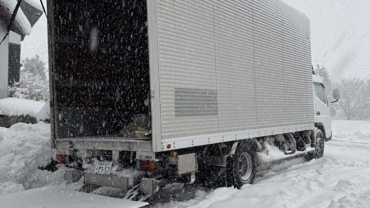 豊岡市で雪の中での作業でした！